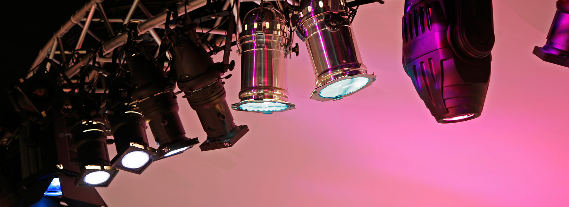 智能扬声器和灯光